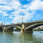 7 Curiosidades del Puente de Triana que no todo el mundo conoce